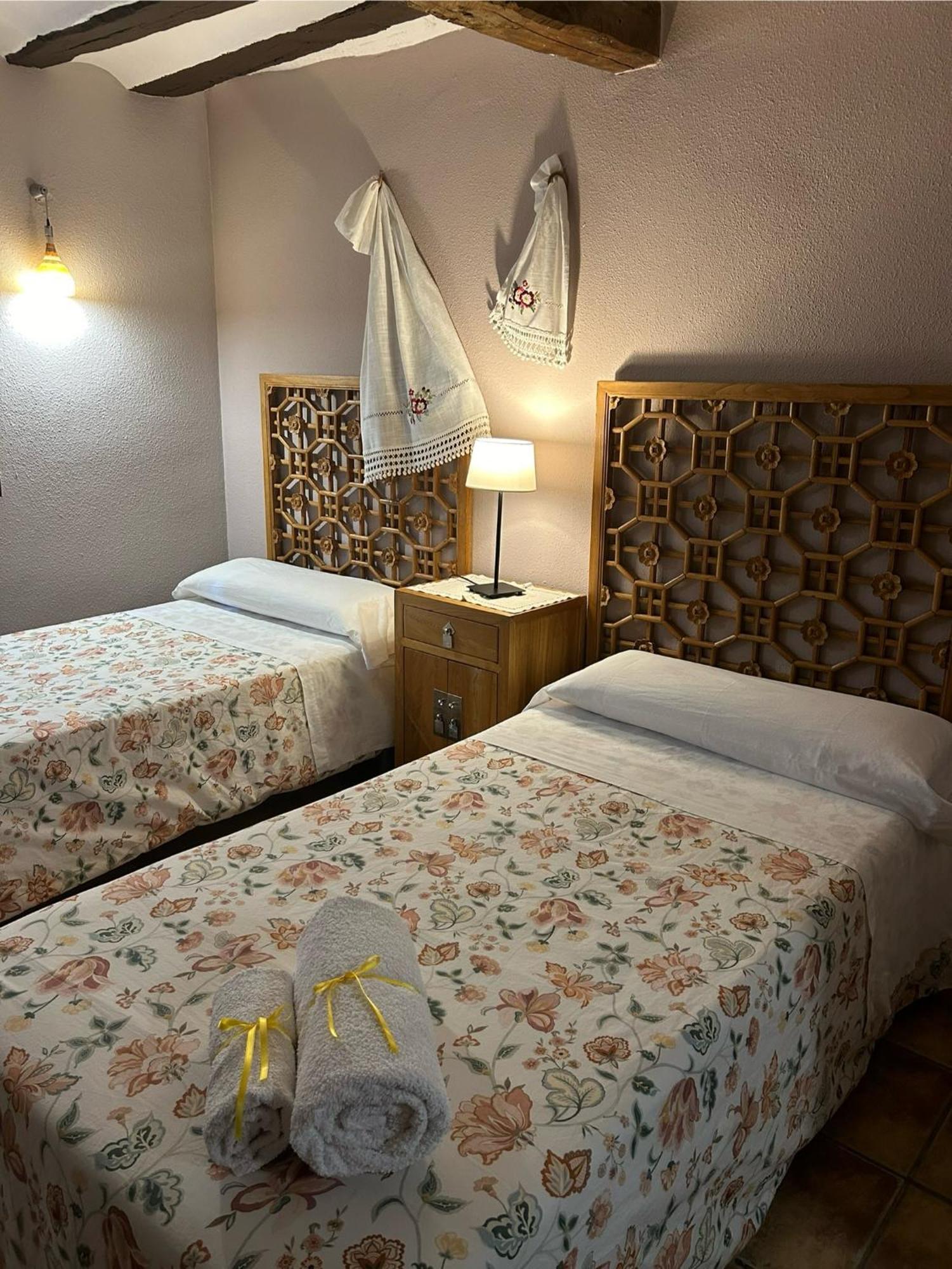 Hotel Rural La Aldea Encantada Quintanilla del Monte de Rioja Esterno foto